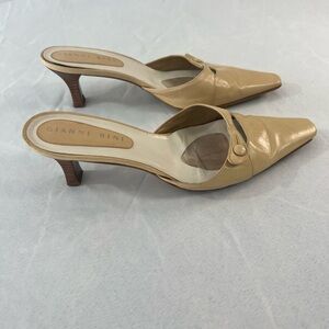 Vintage Gianni Bini Tan Pointed-Toe Slip-On Mules with Kitten Heel Size 6.5